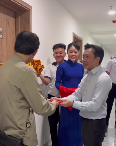 Chủ tịch C-Holdings đích thân giao nhà, livestream bán 800 tỷ đồng căn hộ chỉ sau 3 giờ